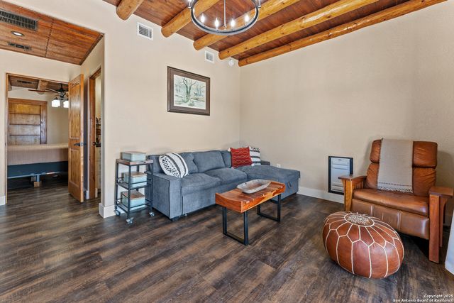 1918 County Road 467, Hondo, TX 78861