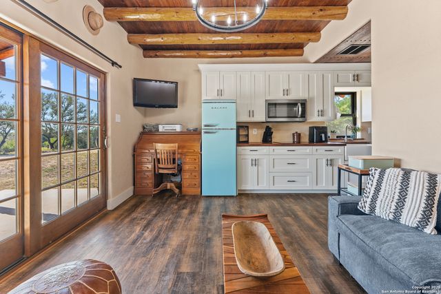 1918 County Road 467, Hondo, TX 78861