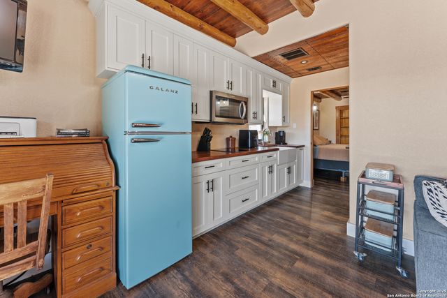 1918 County Road 467, Hondo, TX 78861