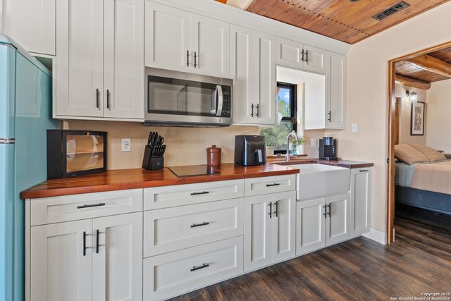 1918 County Road 467, Hondo, TX 78861