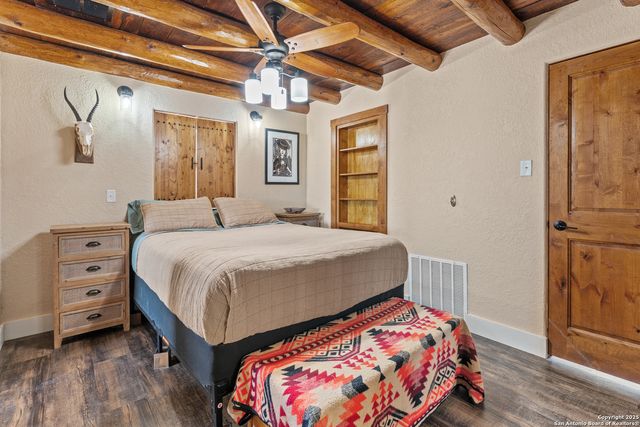 1918 County Road 467, Hondo, TX 78861