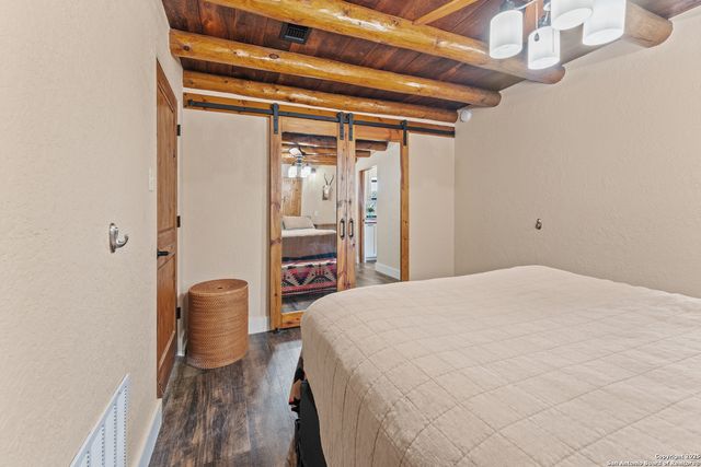 1918 County Road 467, Hondo, TX 78861