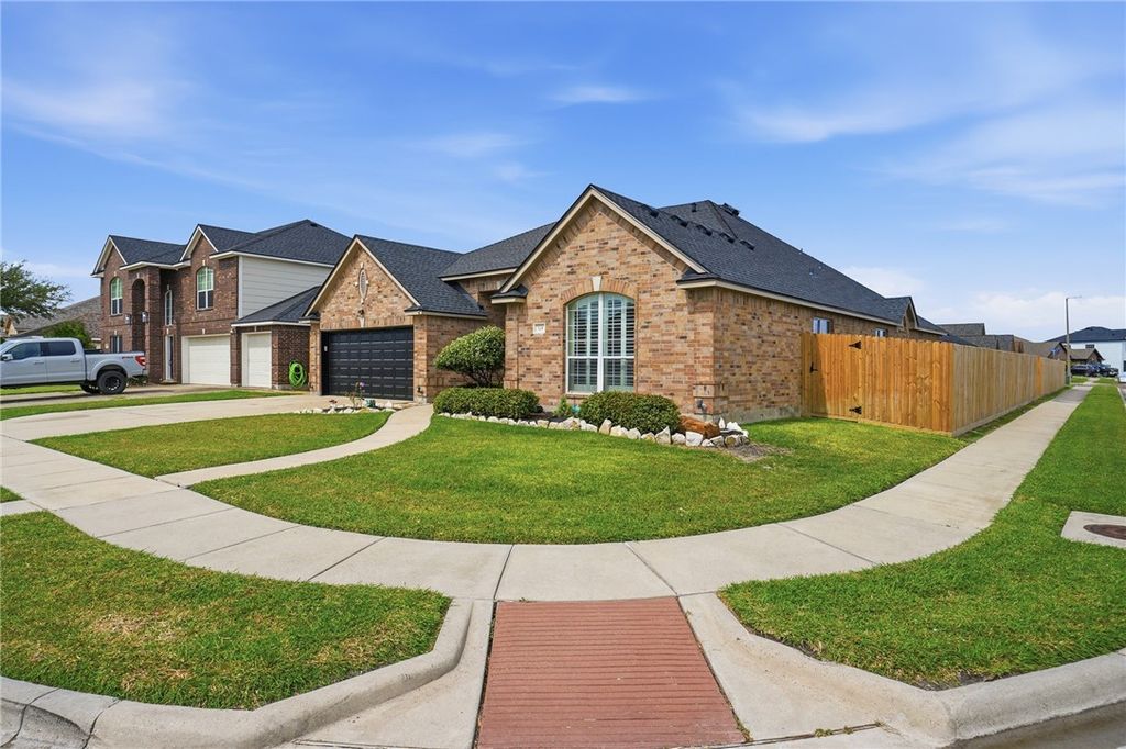 328 Nicklaus Dr, Portland, TX 78374 — photo 2