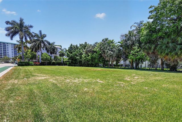 10177 W Bay Harbor Dr, Bay Harbor Islands, FL 33154
