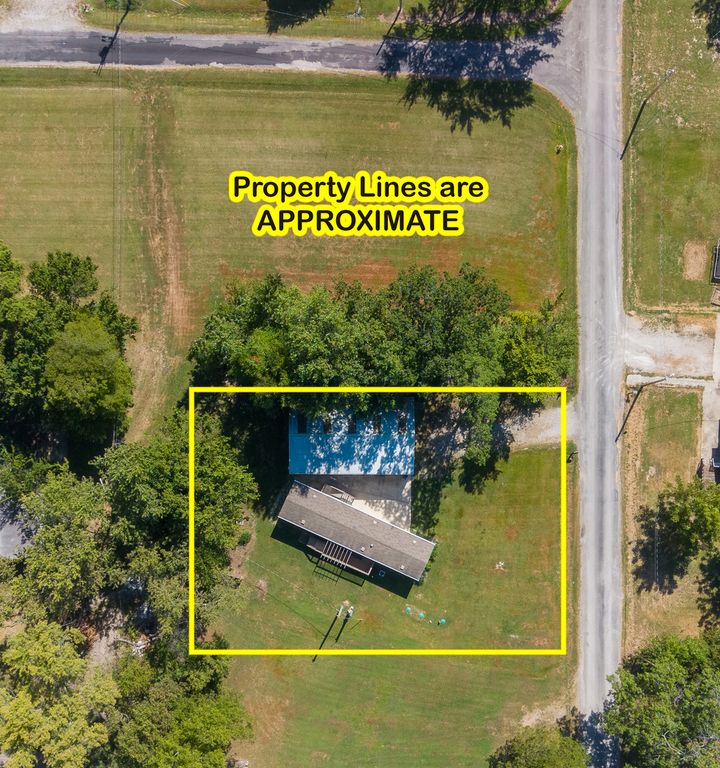 Image 2 of property listing at 1205 N Gary Street, Centralia, IL 62801