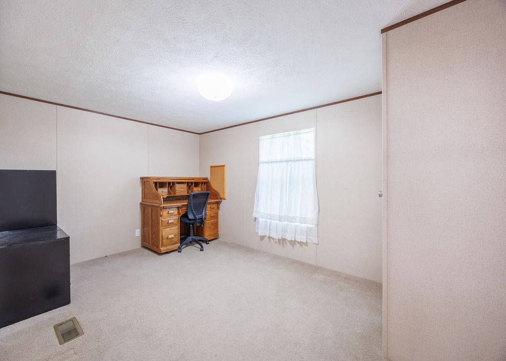 Image 8 of property listing at 1205 N Gary Street, Centralia, IL 62801