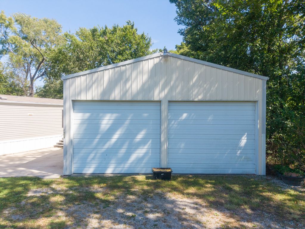 Image 9 of property listing at 1205 N Gary Street, Centralia, IL 62801
