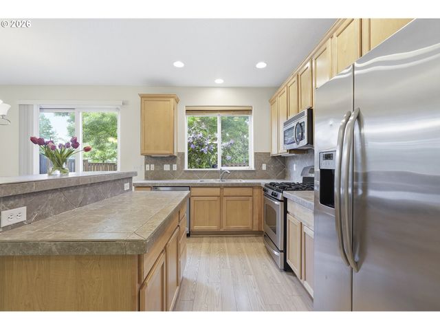 4813 Se SANDALWOOD St, Hillsboro, OR 97123