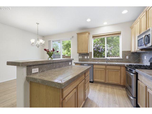 4813 Se SANDALWOOD St, Hillsboro, OR 97123
