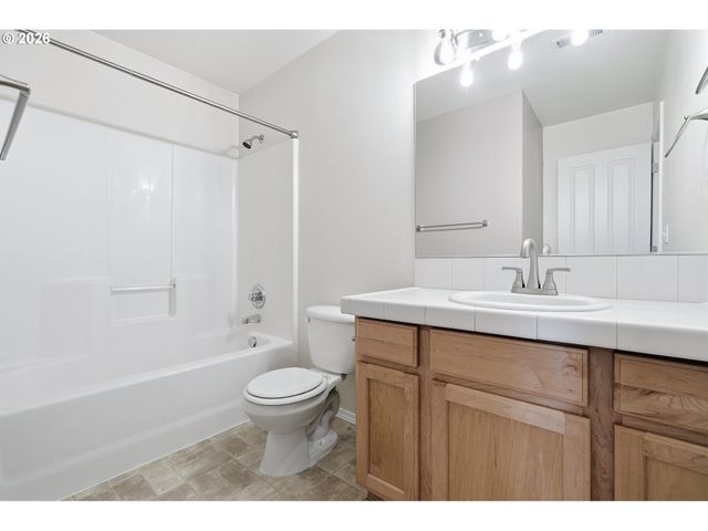 4813 Se SANDALWOOD St, Hillsboro, OR 97123