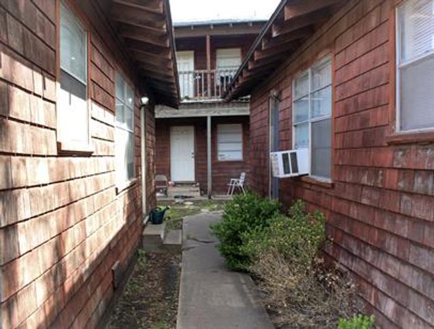 404 College Main A, College Station, TX 77840