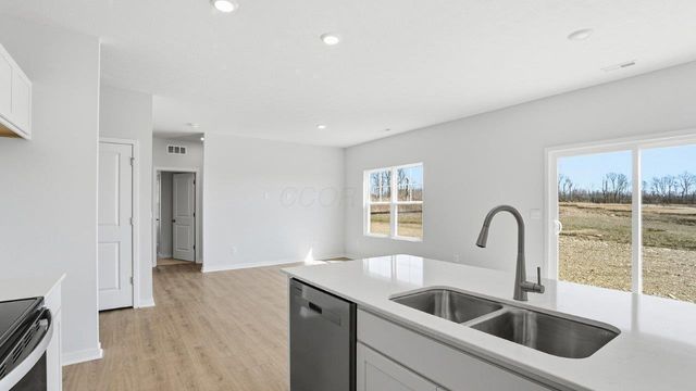 962 Sherwood Loop, Bellefontaine, OH 43311