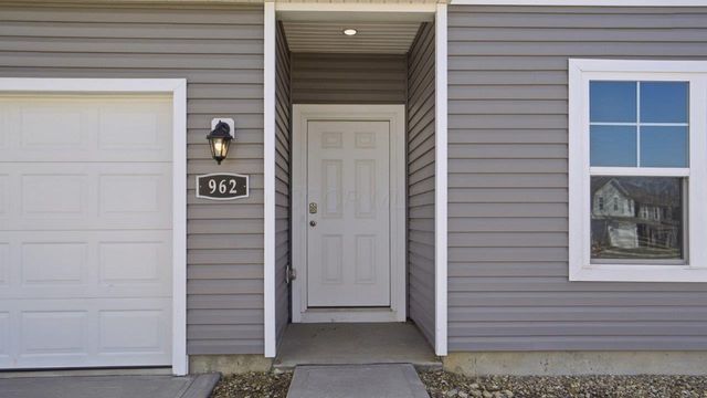 962 Sherwood Loop, Bellefontaine, OH 43311