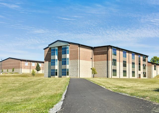 962 Sherwood Loop, Bellefontaine, OH 43311