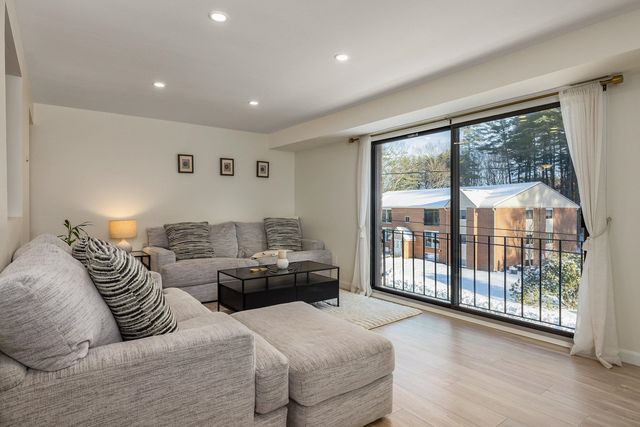 4 Brookside Dr Apt 10, Exeter, NH 03833