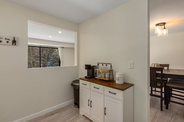 4 Brookside Dr Apt 10, Exeter, NH 03833