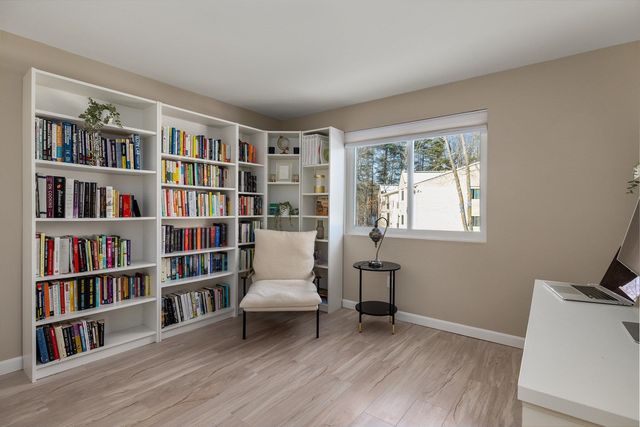 4 Brookside Dr Apt 10, Exeter, NH 03833