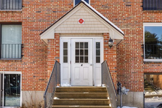 4 Brookside Dr Apt 10, Exeter, NH 03833