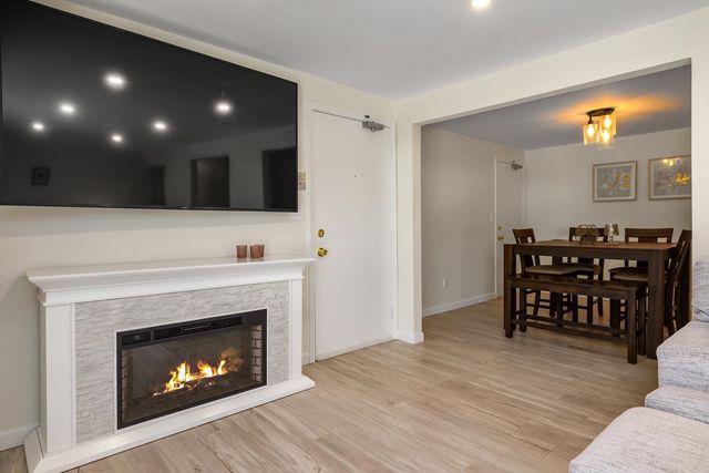 4 Brookside Dr Apt 10, Exeter, NH 03833