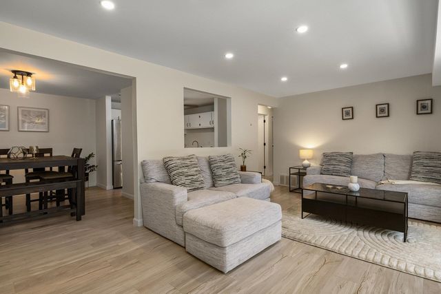 4 Brookside Dr Apt 10, Exeter, NH 03833