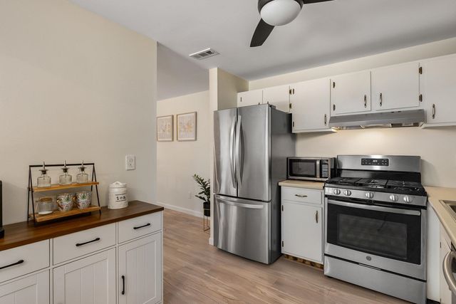 4 Brookside Dr Apt 10, Exeter, NH 03833