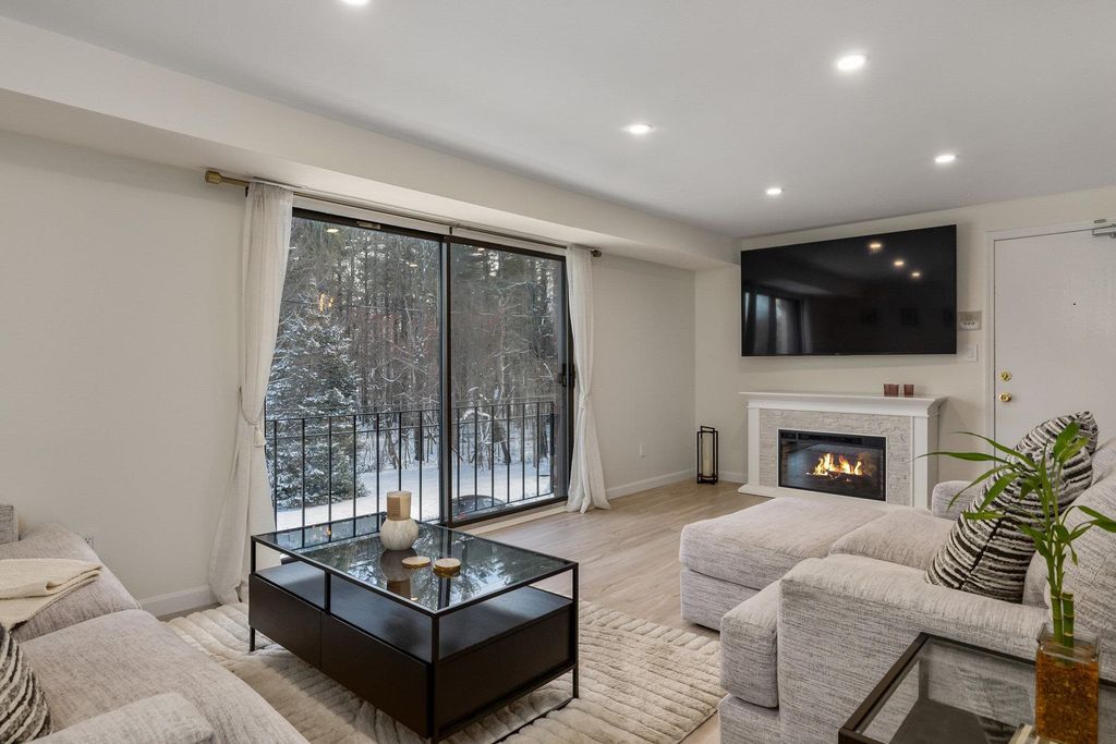 4 Brookside Dr Apt 10, Exeter, NH 03833