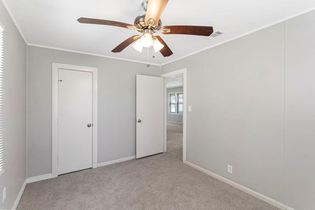 1202 13th Street N, Texas City, TX 77590