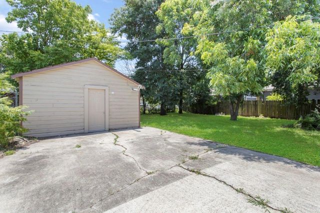 1202 13th Street N, Texas City, TX 77590