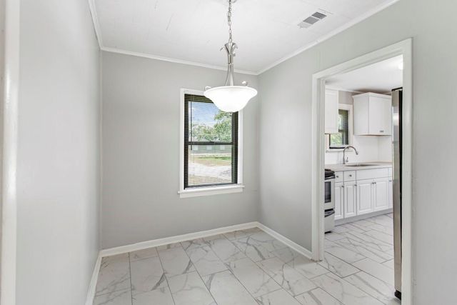 1202 13th Street N, Texas City, TX 77590