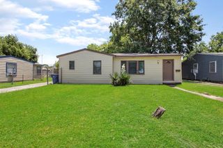 1202 13th Street N, Texas City, TX 77590