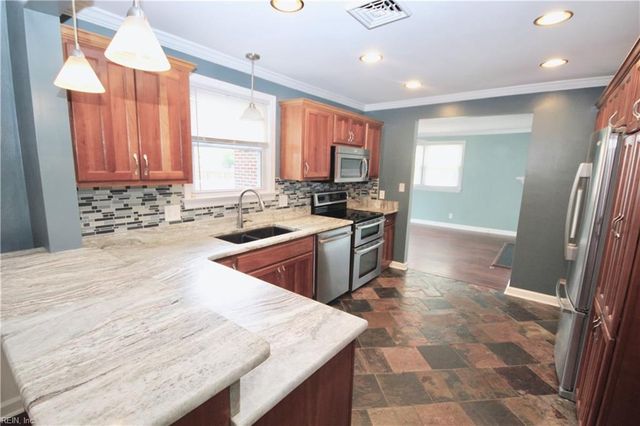400 Briarfield DR, Chesapeake, VA 23322