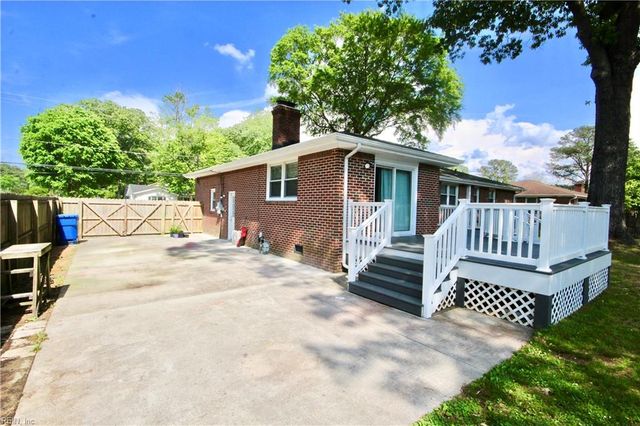 400 Briarfield DR, Chesapeake, VA 23322