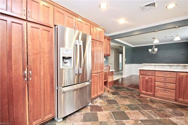 400 Briarfield DR, Chesapeake, VA 23322