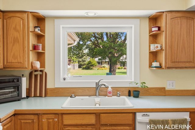 34 W 37th Street, Holland City, MI 49423