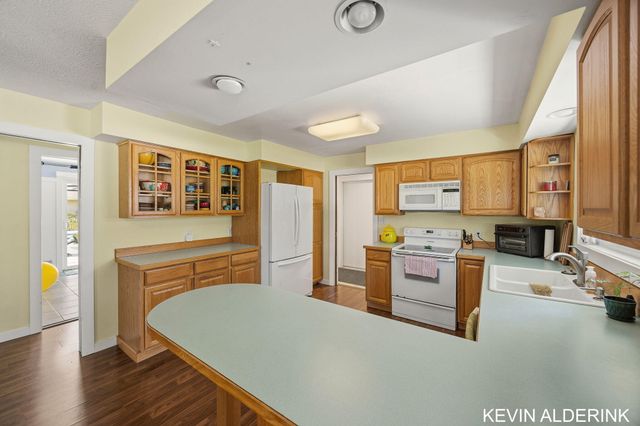 34 W 37th Street, Holland City, MI 49423