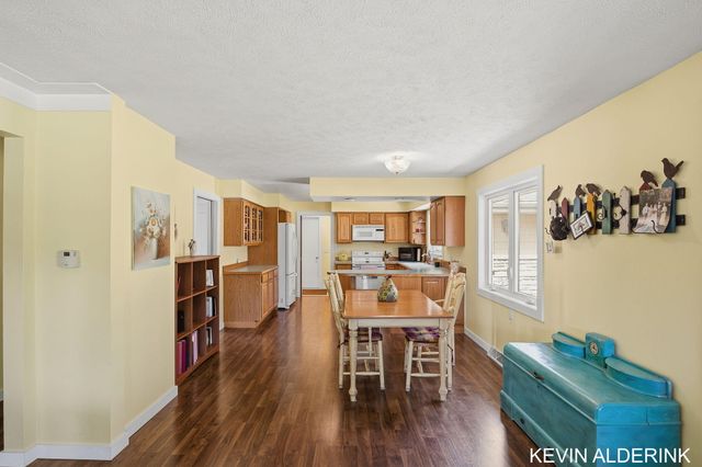 34 W 37th Street, Holland City, MI 49423