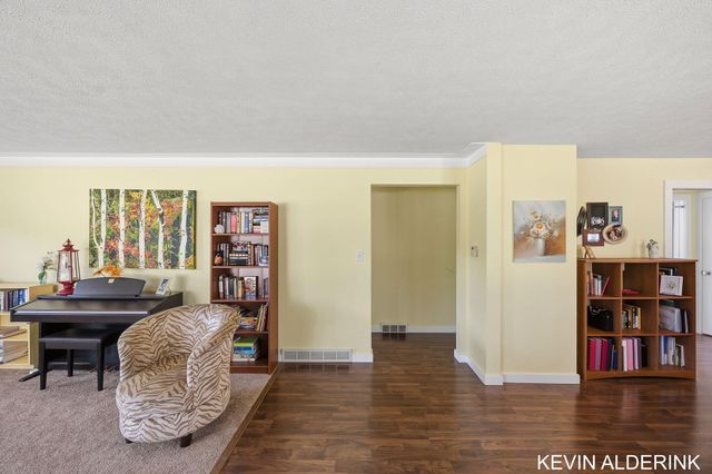 34 W 37th Street, Holland City, MI 49423