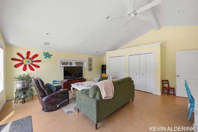 34 W 37th Street, Holland City, MI 49423