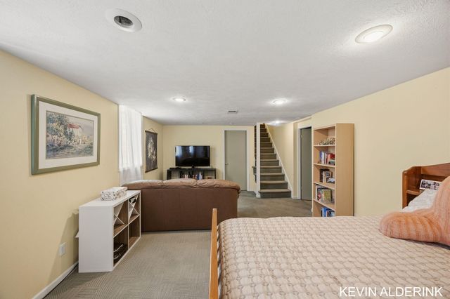 34 W 37th Street, Holland City, MI 49423