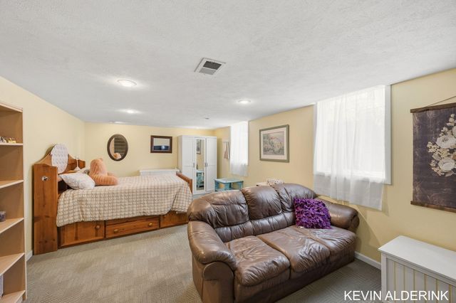 34 W 37th Street, Holland City, MI 49423