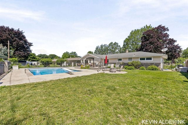 34 W 37th Street, Holland City, MI 49423