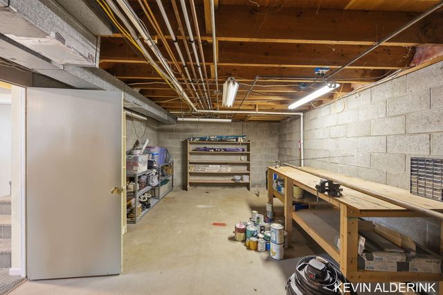 34 W 37th Street, Holland City, MI 49423