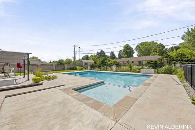 34 W 37th Street, Holland City, MI 49423