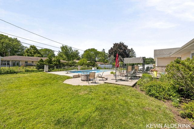 34 W 37th Street, Holland City, MI 49423