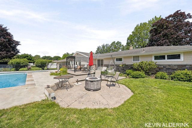 34 W 37th Street, Holland City, MI 49423