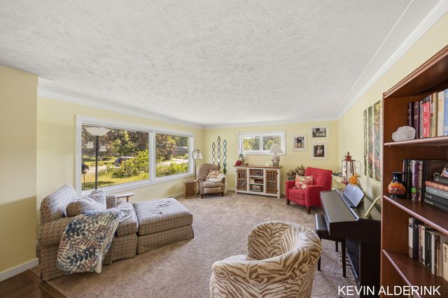 34 W 37th Street, Holland City, MI 49423