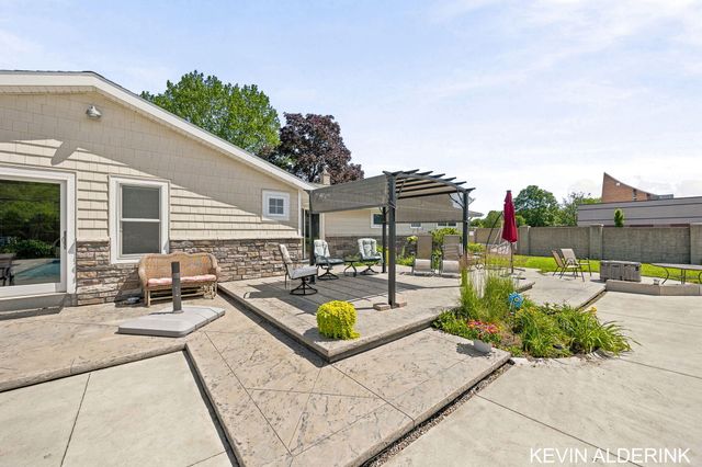 34 W 37th Street, Holland City, MI 49423