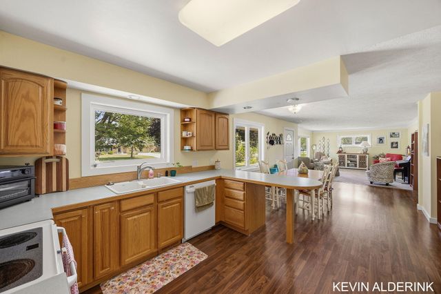 34 W 37th Street, Holland City, MI 49423