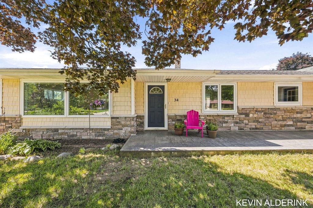 34 W 37th Street, Holland City, MI 49423