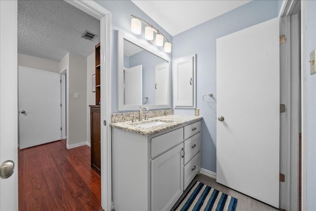 3432 Vine Ridge, Bedford, TX 76021